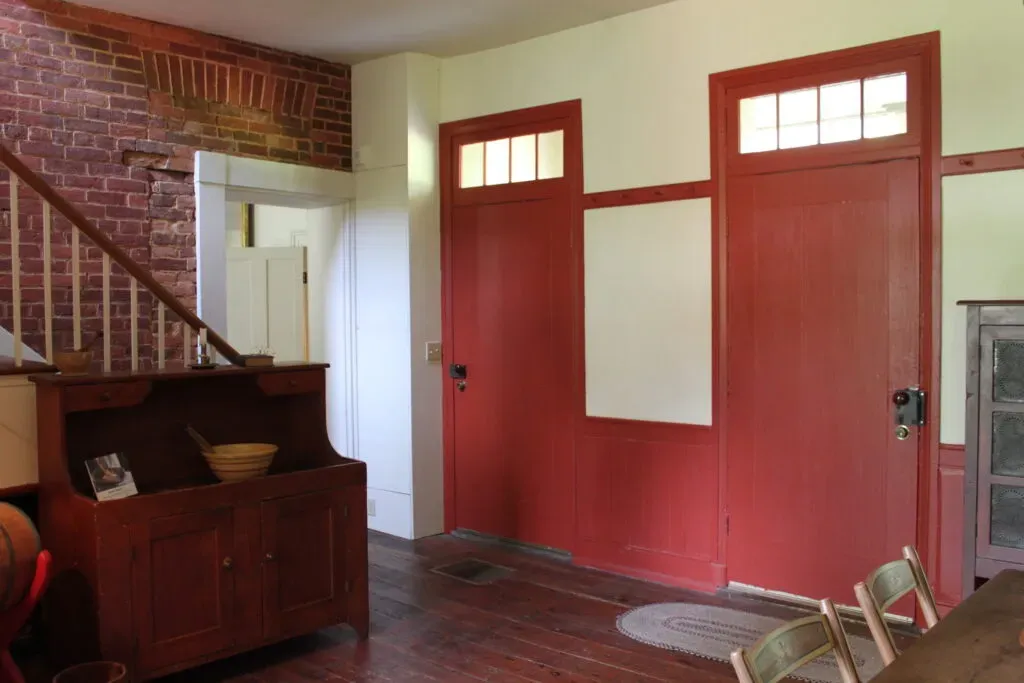 Kitchen Ell Doors