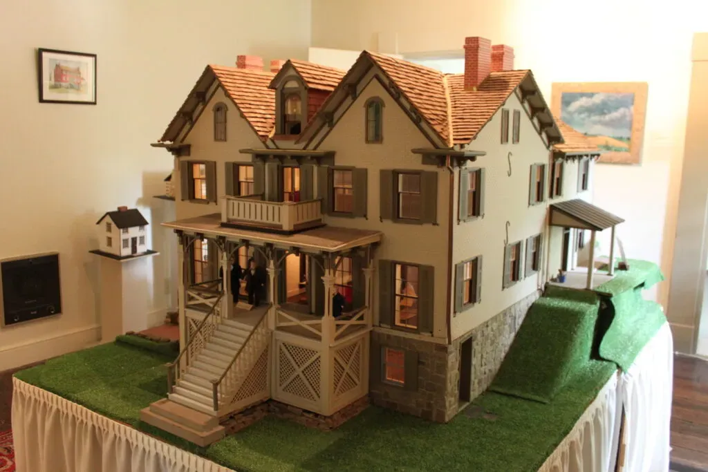 Mini Mansion Exhibit