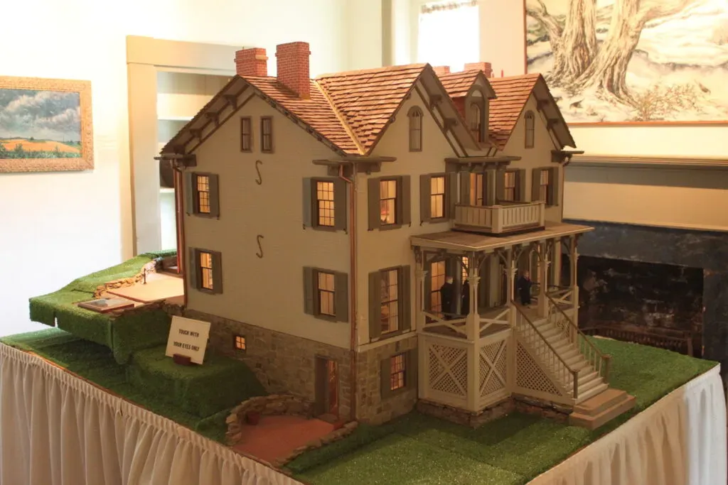 Mini Mansion Exhibit 3