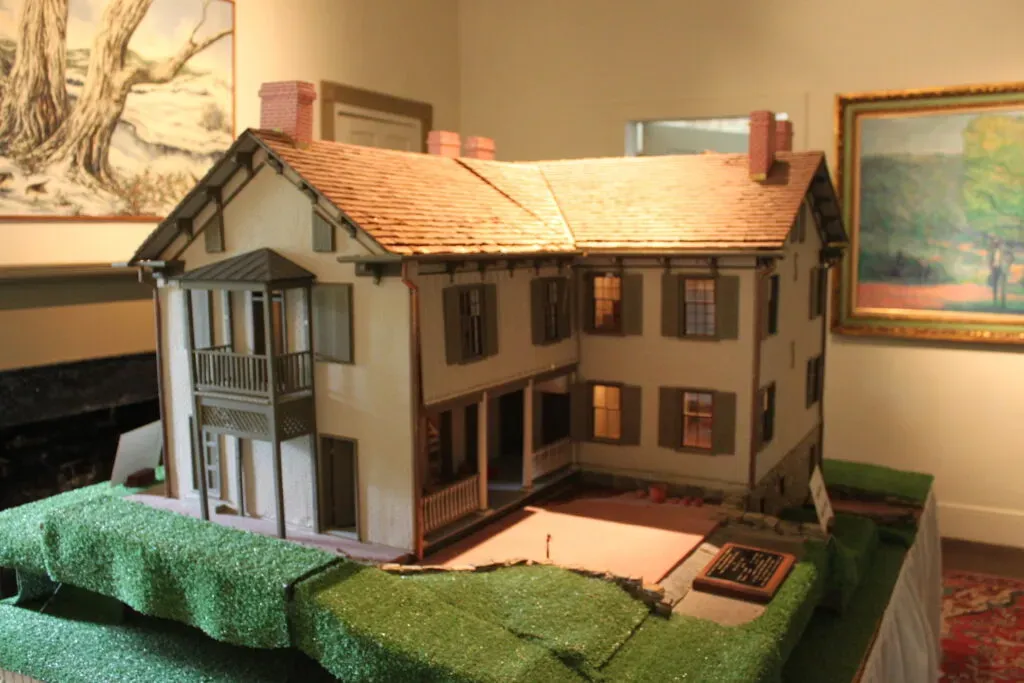 Mini Mansion Exhibit 2