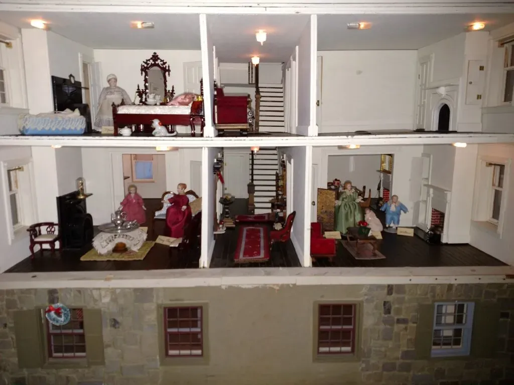 Mini Mansion Exhibit Front Interior