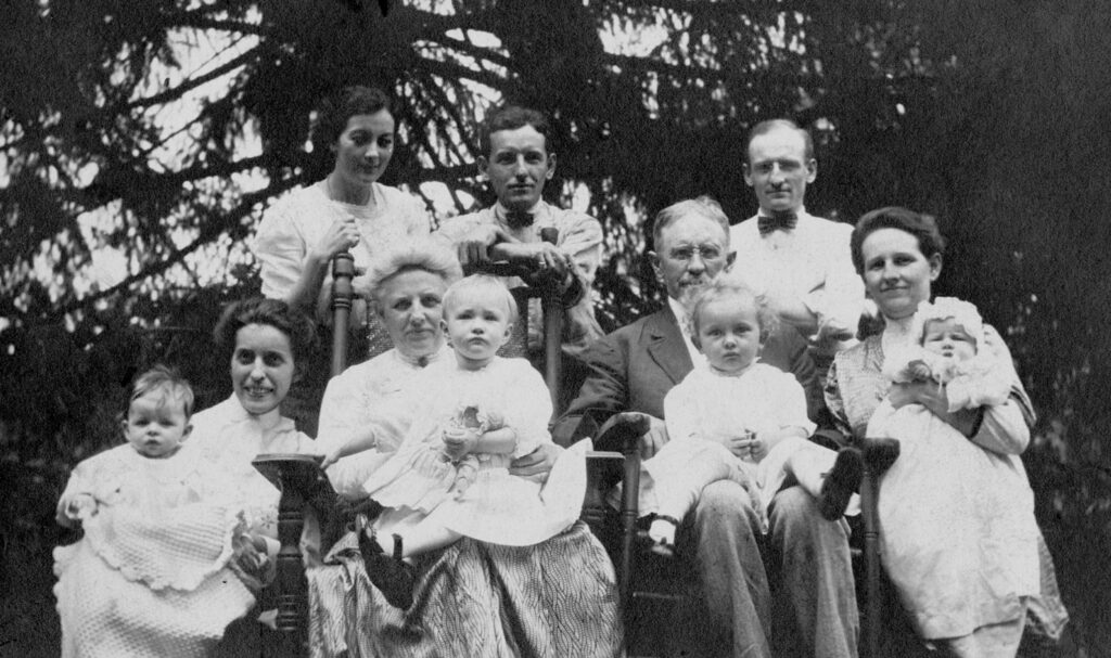Annie and William Thompson with children and grandchildren
