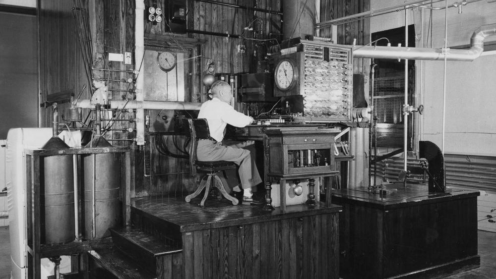 Using the calorimeter, a researcher performed an experiment on animal nutrition in the early 1900s. (Penn State