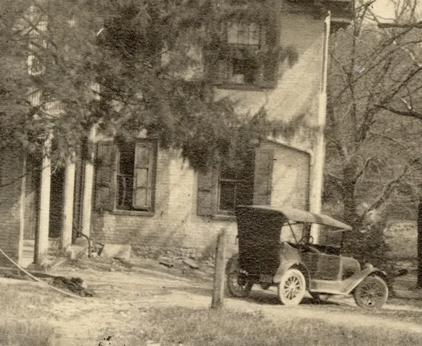 Centre Mansion Car