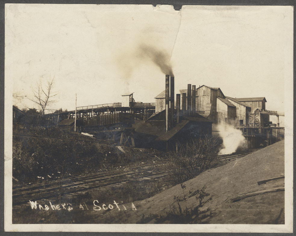 The ore washer at Scotia separated iron ore from dirt and clay. (Bob Hazelton collection)